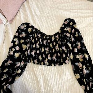 Hollister cropped shirt. Great condition super soft just never wore it enough :/